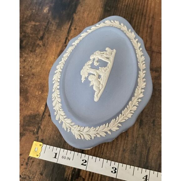 WEDGWOOD JASPERWARE PALE BLUE LIDDED COVERED TRINKET BOX / RING PLATE Set of 2 - Picture 8 of 11